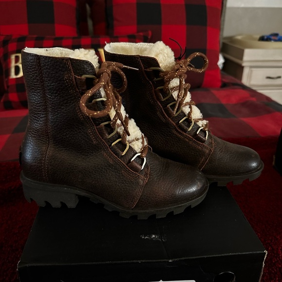 Sorel Phoenix Dark Brown Leather Boots with Shearling - Picture 2 of 8
